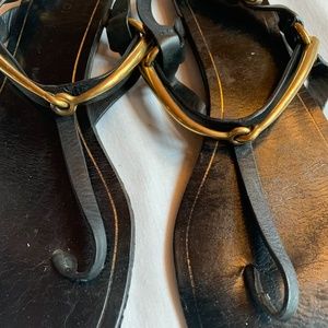 Gucci thong sandals  size 9